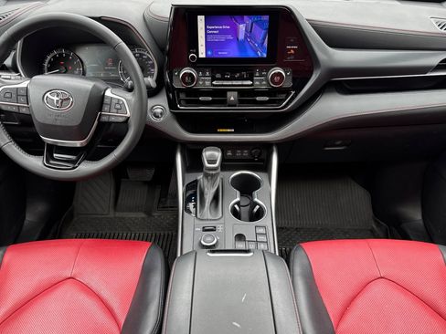 Certified 2023 Toyota Highlander XSE image 13