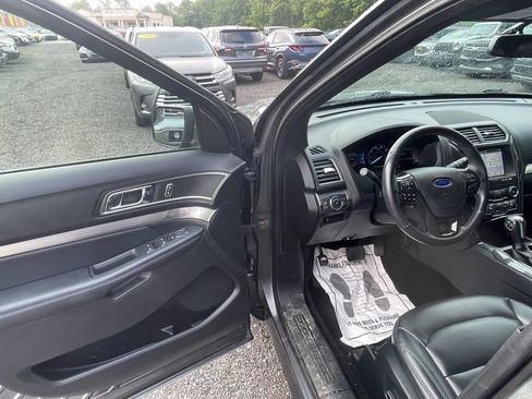 Used 2019 Ford Explorer XLT w/ Equipment Group 202A AWD/4WD image 10