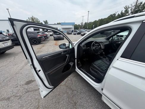 Used 2019 Volkswagen Tiguan SEL Premium R-Line AWD/4WD image 14