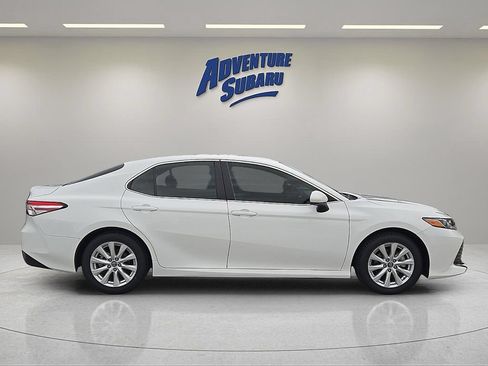 Used 2019 Toyota Camry LE FWD image 7