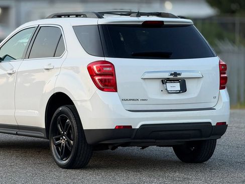 Used 2017 Chevrolet Equinox LT AWD/4WD image 16
