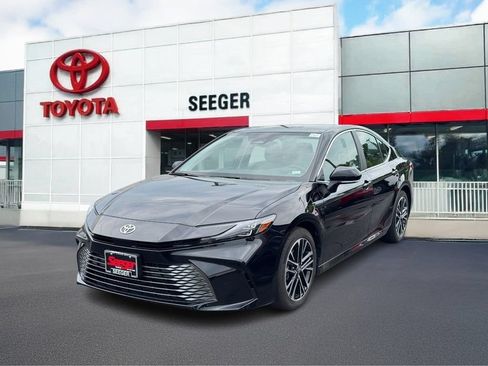 Used 2026 Toyota Camry XLE FWD image 11
