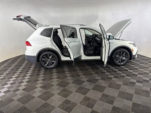 Used 2024 Volkswagen Tiguan SE FWD image 15