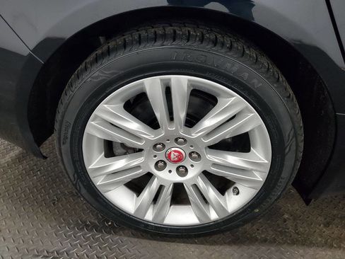 Used 2016 Jaguar XF Premium image 19