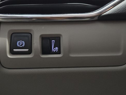 Used 2023 Cadillac XT4 Luxury w/ Cold Weather Package FWD image 23