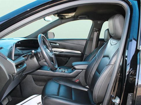 Used 2025 Cadillac XT4 Premium Luxury image 13