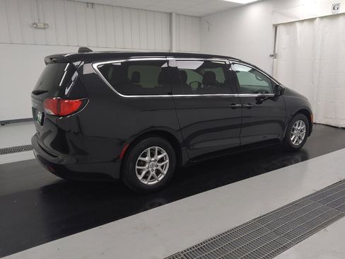 Used 2023 Chrysler Voyager LX image 10
