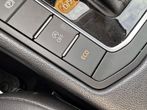 Used 2020 Volkswagen Jetta SE w/ SE Cold Weather Package FWD image 26