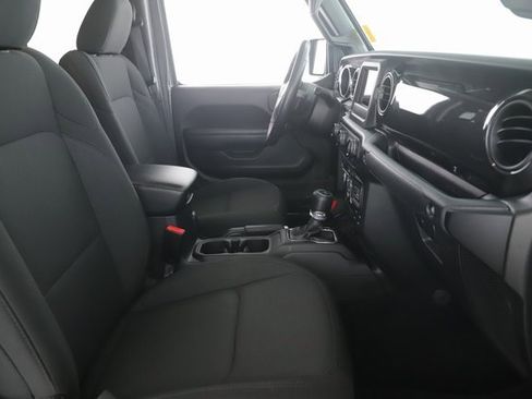 Used 2022 Jeep Gladiator Sport image 28