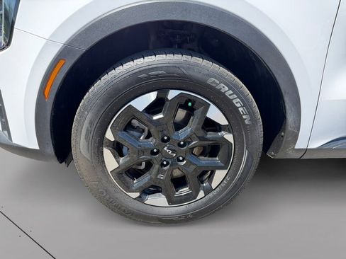 Certified 2025 Kia Sorento S AWD/4WD image 9