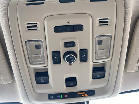 Used 2021 GMC Yukon XL Denali w/ Denali Premium Package image 24