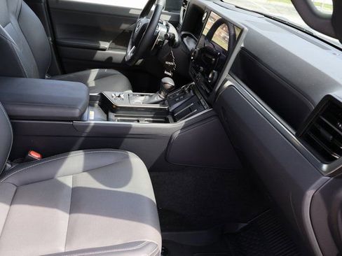 Used 2024 Lexus GX 550 w/ Accessory Package (2T) AWD/4WD image 13