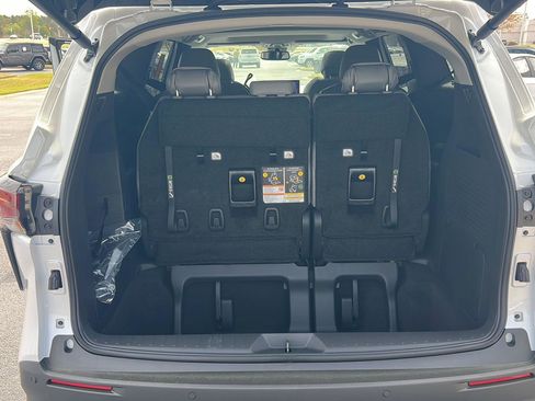 New 2026 Toyota Sienna XLE image 33
