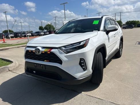 Used 2025 Toyota RAV4 XLE image 7