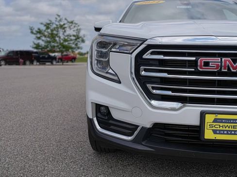 Used 2023 GMC Terrain SLT AWD/4WD image 3