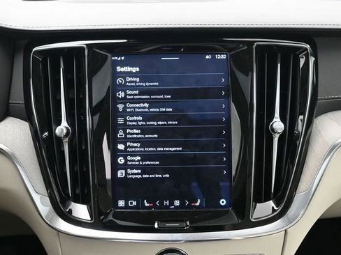 Used 2024 Volvo S60 B5 Ultimate image 15