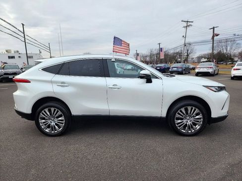 Used 2024 Toyota Venza XLE image 8