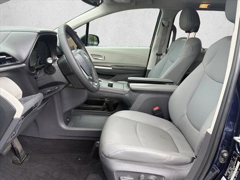 Used 2021 Toyota Sienna XLE FWD image 13