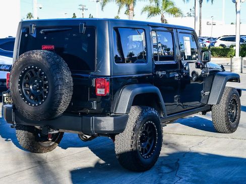Used 2017 Jeep Wrangler Unlimited Rubicon w/ Connectivity Group image 5