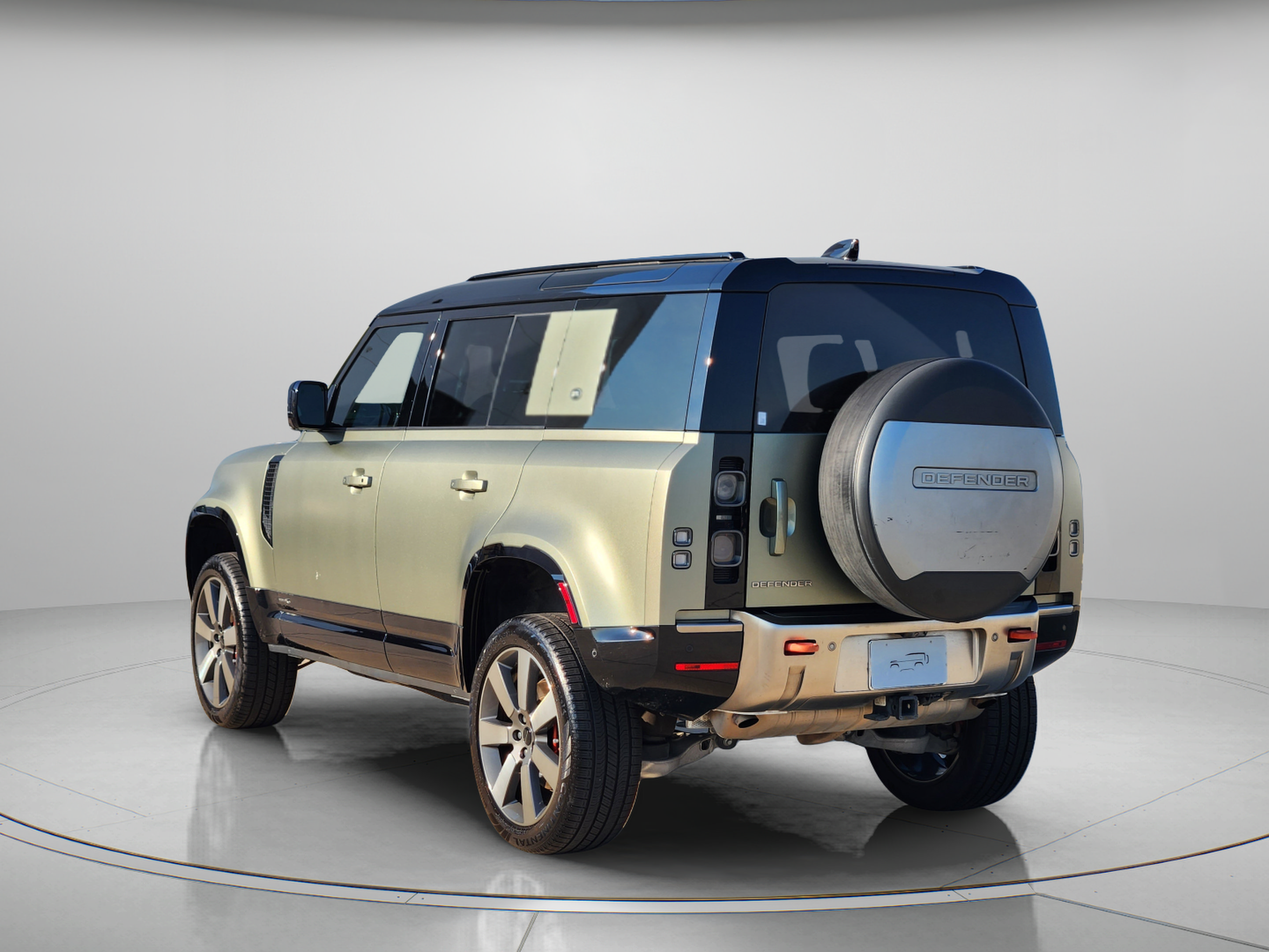 Used 2023 Land Rover Defender 110 X AWD/4WD image 3