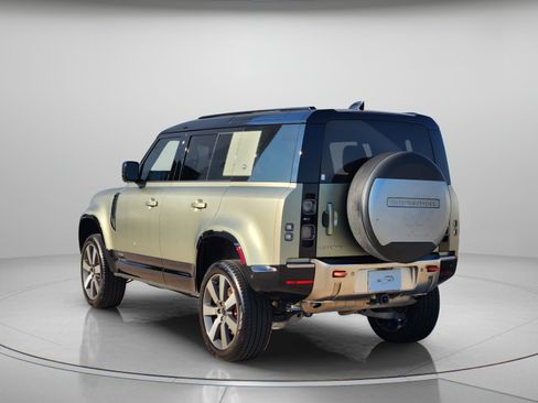 Used 2023 Land Rover Defender 110 X AWD/4WD image 3