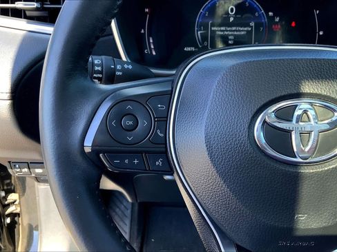 Used 2024 Toyota Corolla Cross XLE w/ Convenience Package image 24