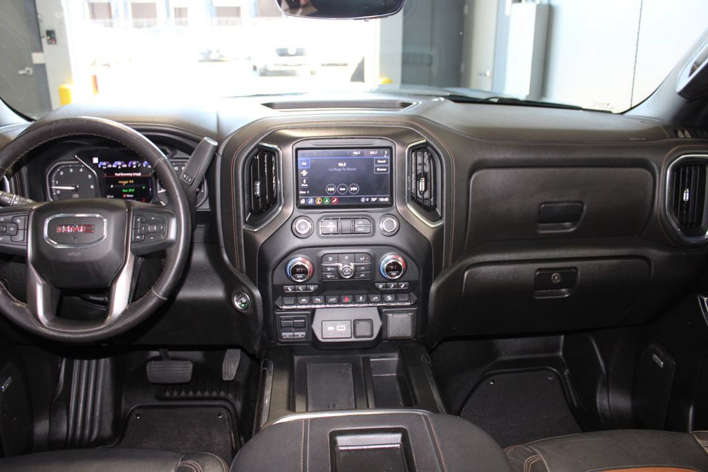 Used 2022 GMC Sierra 1500 AT4 w/ Technology Package AWD/4WD image 14