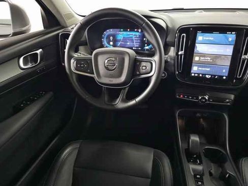 Certified 2025 Volvo XC40 B5 Core image 21
