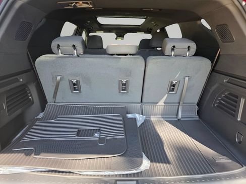 New 2026 Chevrolet Traverse LT w/ Sun and Wheel Package AWD/4WD image 7