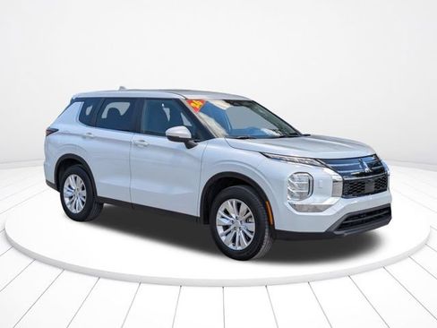 New 2026 Mitsubishi Outlander ES AWD/4WD image 2