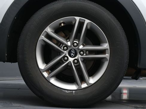 Used 2017 Hyundai Santa Fe Sport FWD image 9