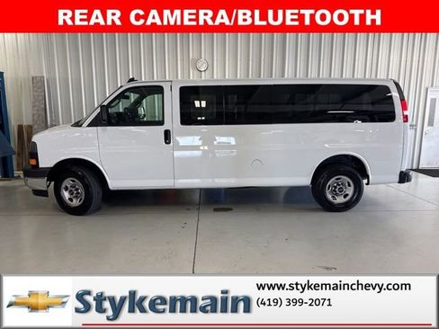 Used 2025 GMC Savana 3500 LT w/ LT Preferred Equipment Group RWD image 2