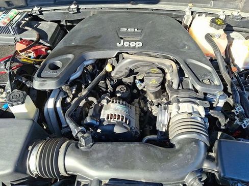 Used 2020 Jeep Wrangler Sport image 31