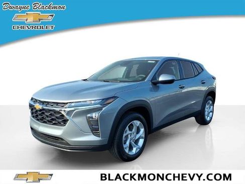 New 2026 Chevrolet Trax LS w/ LS Convenience Package FWD image 7