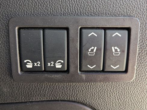 Used 2019 Cadillac Escalade Luxury AWD/4WD image 33
