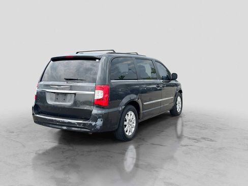 Used 2012 Chrysler Town & Country Touring w/ Entertainment Group #1 FWD image 5