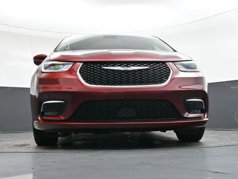 Used 2021 Chrysler Pacifica Touring-L image 42