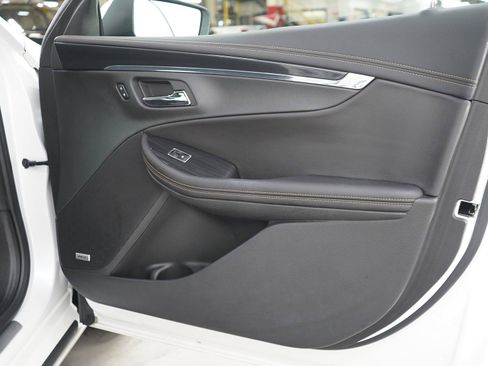 Used 2017 Chevrolet Impala Premier w/ Enhanced Convenience Package FWD image 9