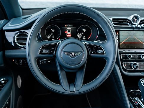 Used 2023 Bentley Bentayga Extended Wheelbase image 31