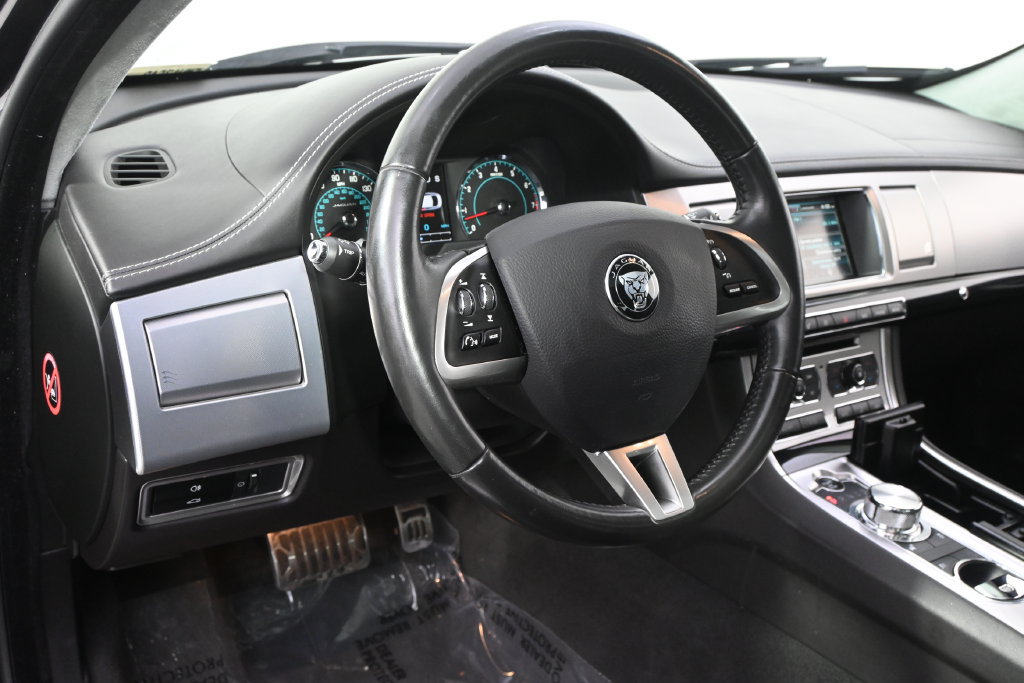 Used 2014 Jaguar XF Supercharged RWD image 12