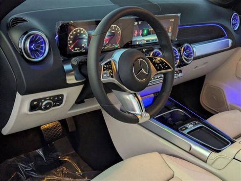 Used 2026 Mercedes-Benz GLB 250 image 3