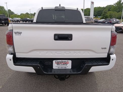 Used 2021 Toyota Tacoma TRD Off-Road w/ Technology Package AWD/4WD image 4