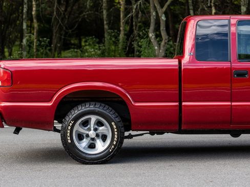 Used 2001 Chevrolet S10 Pickup LS w/ Preferred Equipment Group RWD image 25
