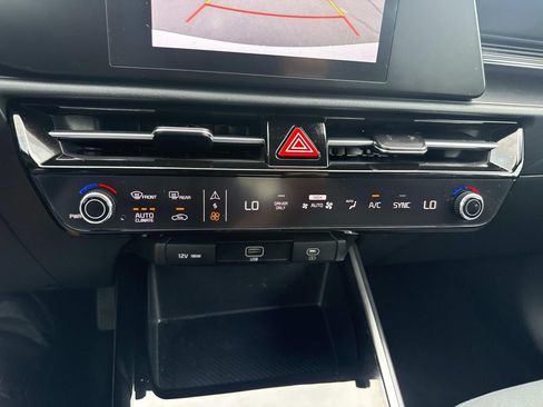 Used 2025 Kia Niro LX FWD image 23