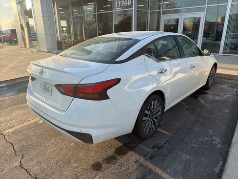 Used 2025 Nissan Altima 2.5 SV image 6