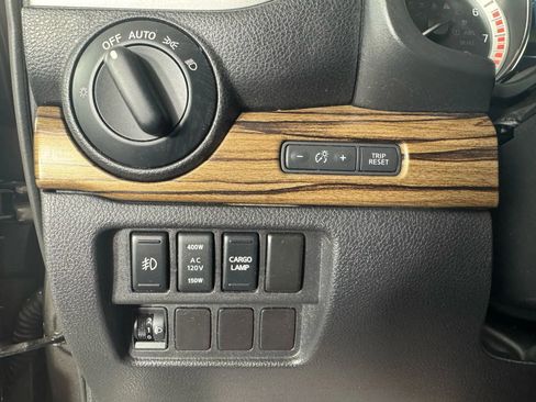 Used 2017 Nissan Titan SL image 22