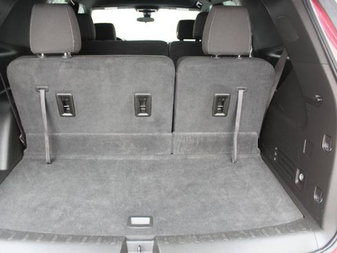 Used 2023 Chevrolet Traverse LT FWD image 14