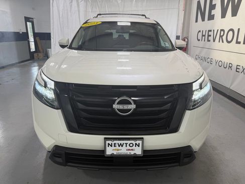 Used 2023 Nissan Pathfinder SV w/ Black Appearance Package AWD/4WD image 36