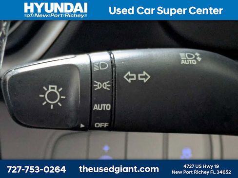 Certified 2025 Hyundai Venue SEL FWD image 28