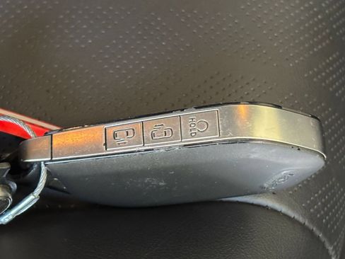 Used 2026 Kia Carnival FWD image 22